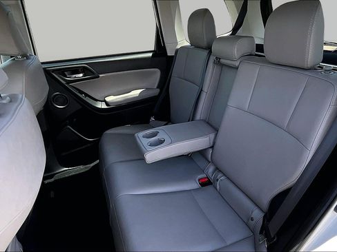 Used 2016 Subaru Forester 2.5i Touring w/ Eyesight & Navigation System AWD/4WD image 25