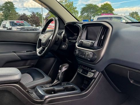 Used 2022 Chevrolet Colorado Z71 AWD/4WD image 14
