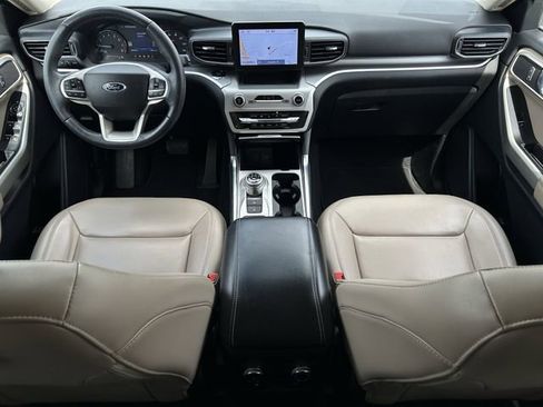 Used 2022 Ford Explorer XLT w/ Equipment Group 202A image 11