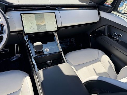 Used 2025 Land Rover Range Rover Sport Dynamic SE image 18