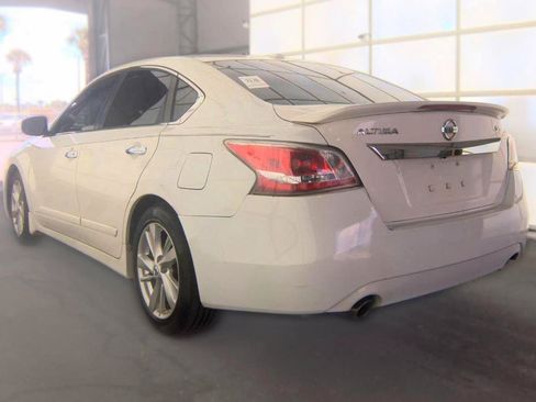 Used 2015 Nissan Altima 2.5 SL w/ Technology Package FWD image 6