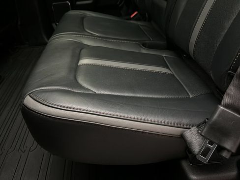 Used 2018 Ford F150 Platinum w/ Equipment Group 701A Luxury AWD/4WD image 16