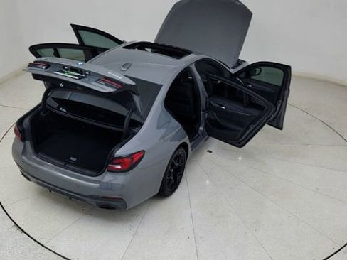 Used 2022 BMW 530e xDrive w/ Executive Package image 91