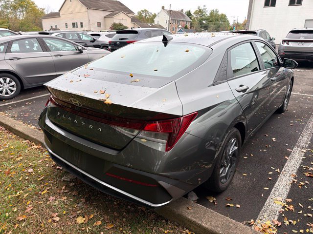 Used 2024 Hyundai Elantra SEL FWD image 14