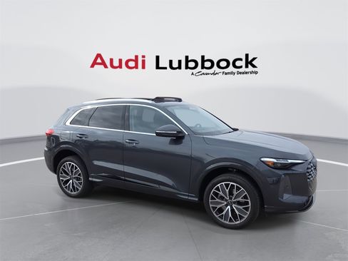 Used 2025 Audi Q5 Premium Plus w/ Premium Plus image 2