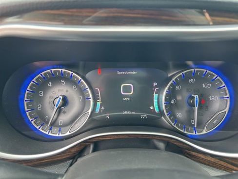 Used 2021 Chrysler Pacifica Limited w/ Uconnect Theater Family Group AWD/4WD image 18