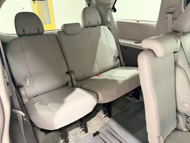 Used 2017 Toyota Sienna XLE w/ XLE Navigation Package FWD image 41