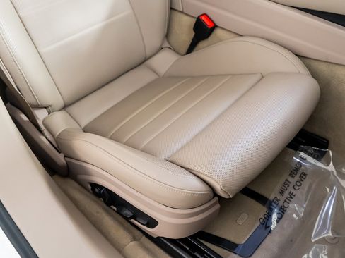 Used 2024 Porsche Panamera 4 w/ Premium Package image 15