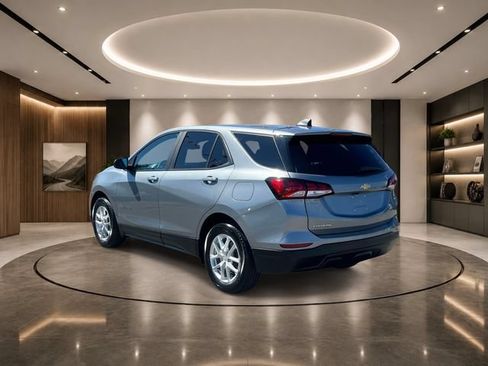 Used 2023 Chevrolet Equinox LS w/ LS Convenience Package FWD image 5