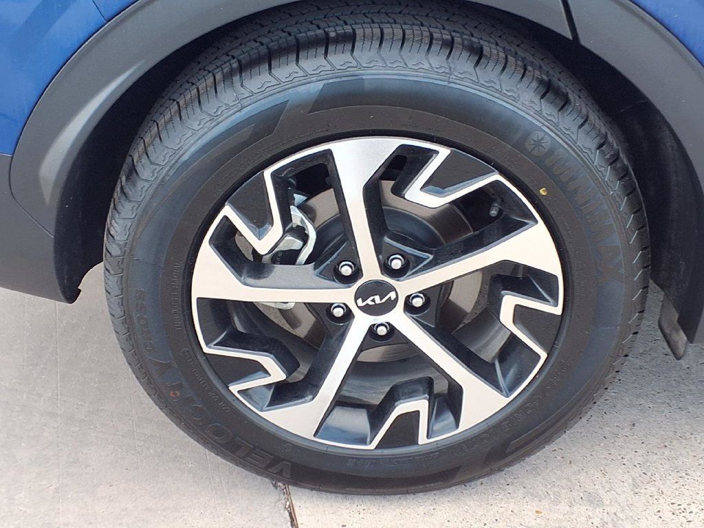 Certified 2024 Kia Sportage EX FWD image 10