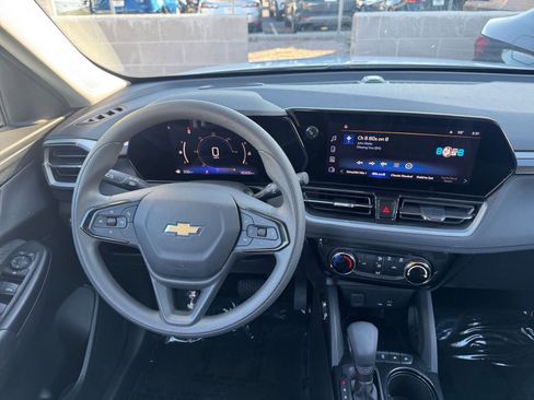 Used 2025 Chevrolet TrailBlazer LT image 32