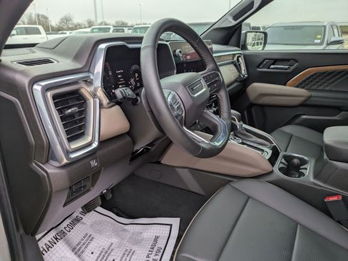 Used 2025 GMC Canyon Denali image 9