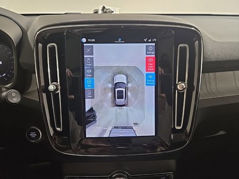 New 2026 Volvo XC40 B5 Plus w/ Protection Package Premier image 18