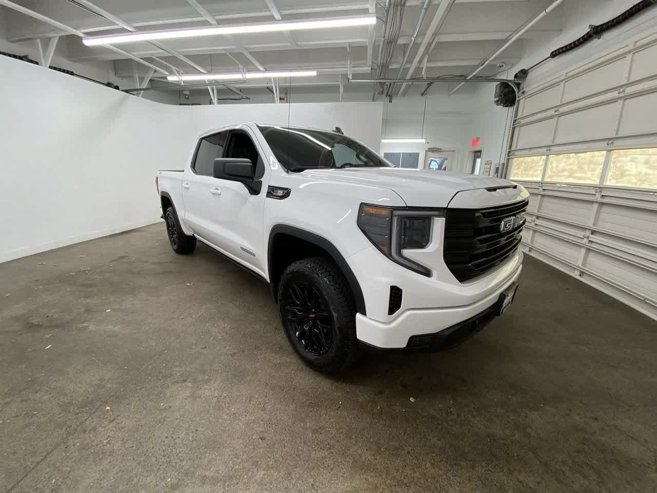 Used 2023 GMC Sierra 1500 Elevation w/ X31 Off-Road Package AWD/4WD image 8