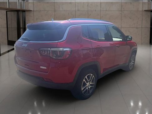 Used 2019 Jeep Compass Latitude FWD image 10