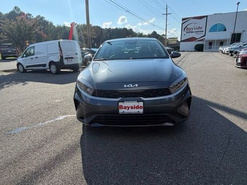 Used 2023 Kia Forte LXS w/ LXS Technology Package FWD image 4