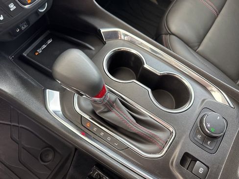 Used 2023 Chevrolet Traverse RS image 36