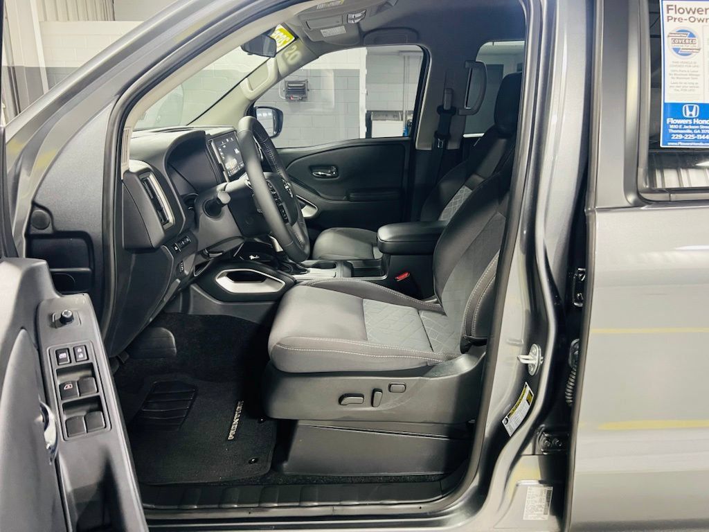 Used 2025 Nissan Frontier SV w/ SV Convenience Package AWD/4WD image 18