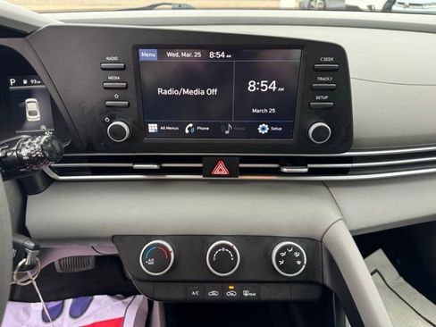 Used 2023 Hyundai Elantra SE image 12
