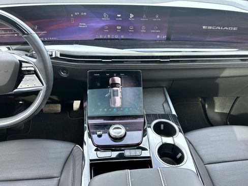 Certified 2025 Cadillac Escalade ESV Sport w/ Touring Package image 18