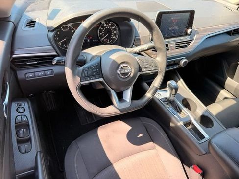 Used 2025 Nissan Altima 2.5 SV FWD image 18