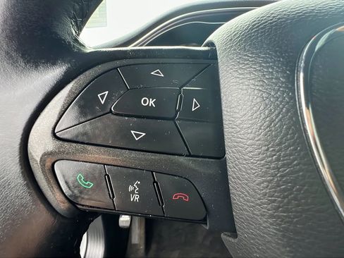 Used 2015 Dodge Challenger SXT image 18