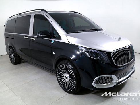 Used 2023 Mercedes-Benz Metris Passenger image 3