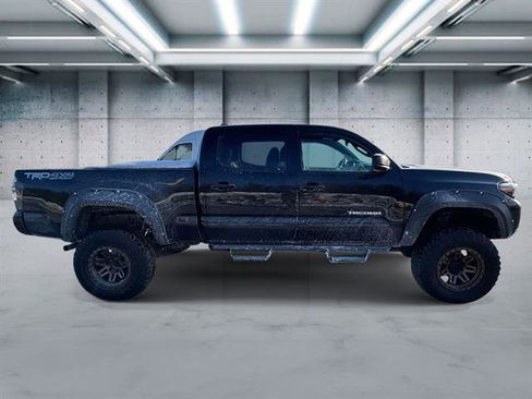 Used 2020 Toyota Tacoma TRD Off-Road image 5