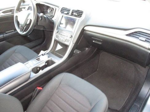 Used 2020 Ford Fusion SE FWD image 23