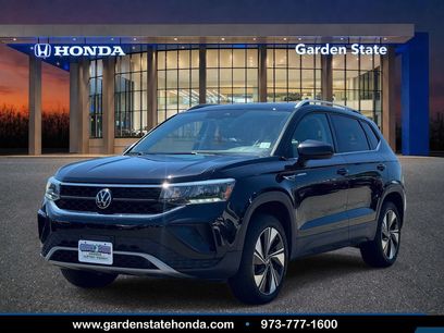 Used 2024 Volkswagen Taos SE w/ Panoramic Sunroof Package