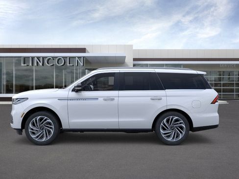 New 2026 Lincoln Navigator Reserve AWD/4WD image 4