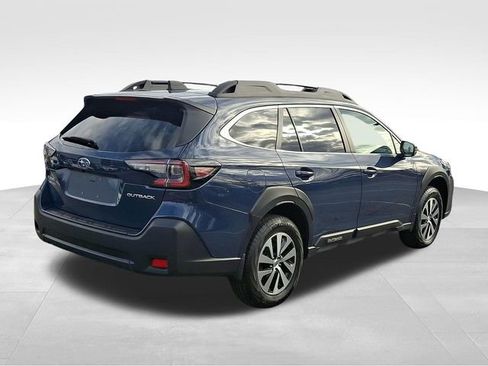 Used 2025 Subaru Outback Premium image 6