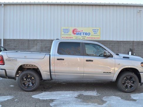 New 2026 RAM 1500 4x4 Crew Cab image 9