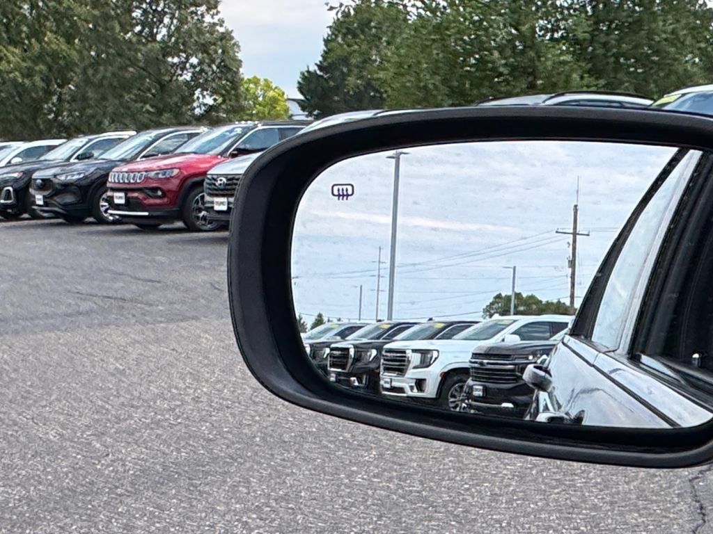 Used 2013 Chrysler 200 Touring FWD image 31