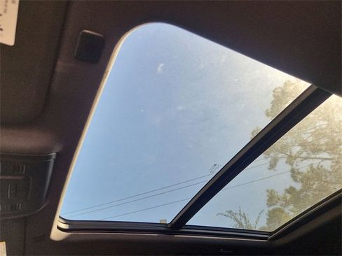 Used 2021 Chevrolet Tahoe Z71 image 18