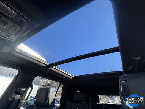 Used 2024 Cadillac Escalade Premium Luxury image 31