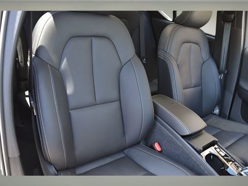 Certified 2025 Volvo XC40 B5 Plus w/ Protection Package Premier image 9