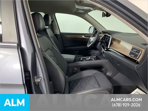 Used 2025 Volkswagen Atlas SE image 37