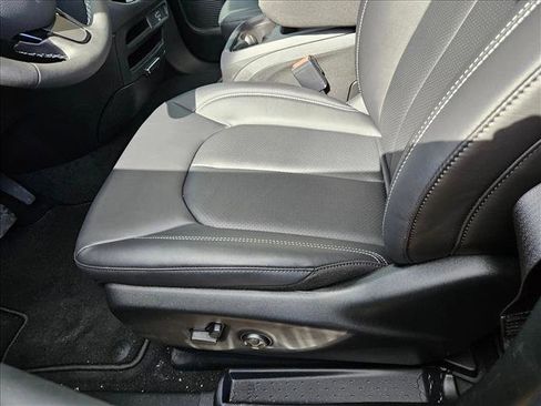 New 2026 Chrysler Pacifica Select w/ S Appearance Package FWD image 4