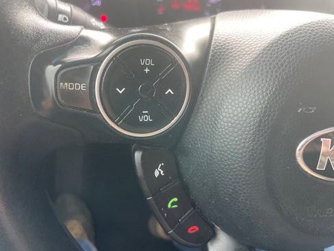 Used 2018 Kia Soul + image 16