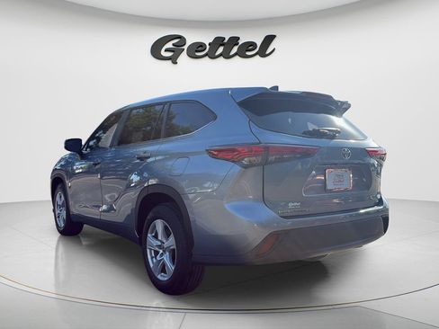Used 2023 Toyota Highlander LE FWD image 7