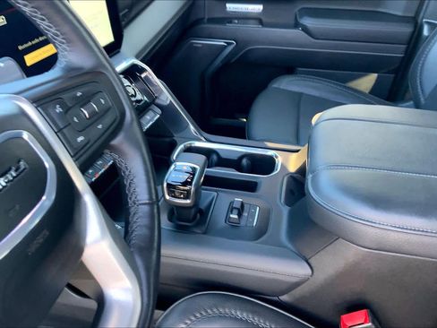 Used 2024 GMC Sierra 1500 Denali w/ Technology Package AWD/4WD image 17