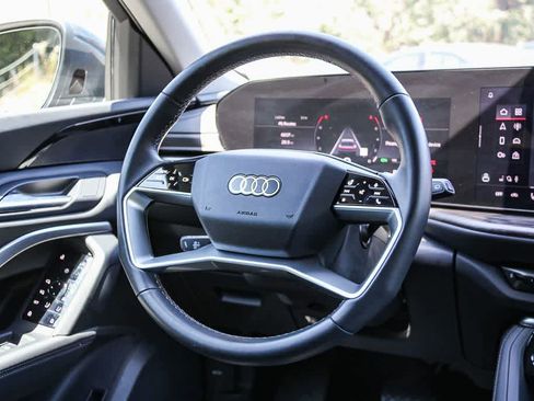 Used 2025 Audi Q5 Premium w/ Convenience Package AWD/4WD image 16