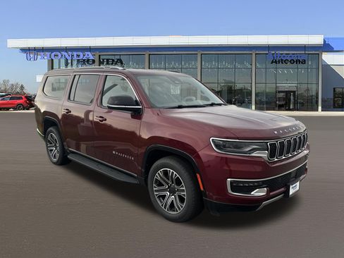 Used 2024 Jeep Wagoneer L Series II w/ Flexible Seating Group AWD/4WD image 6