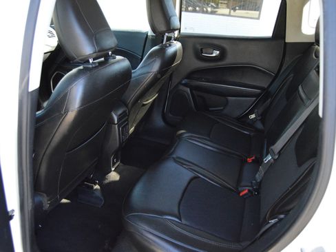 Used 2018 Jeep Compass Latitude FWD image 15