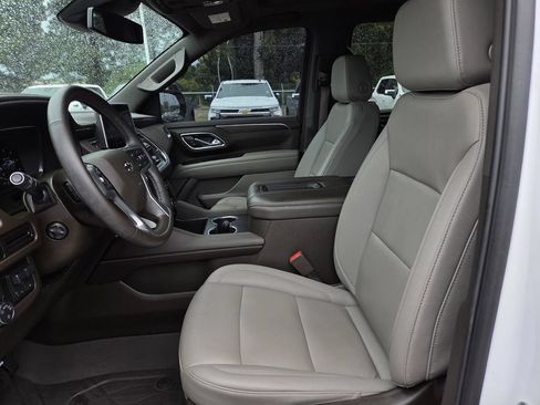 Used 2024 Chevrolet Suburban Z71 w/ Luxury Package AWD/4WD image 18