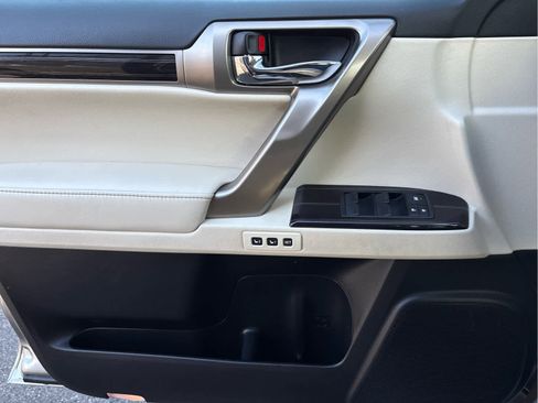 Used 2020 Lexus GX 460 Premium image 32