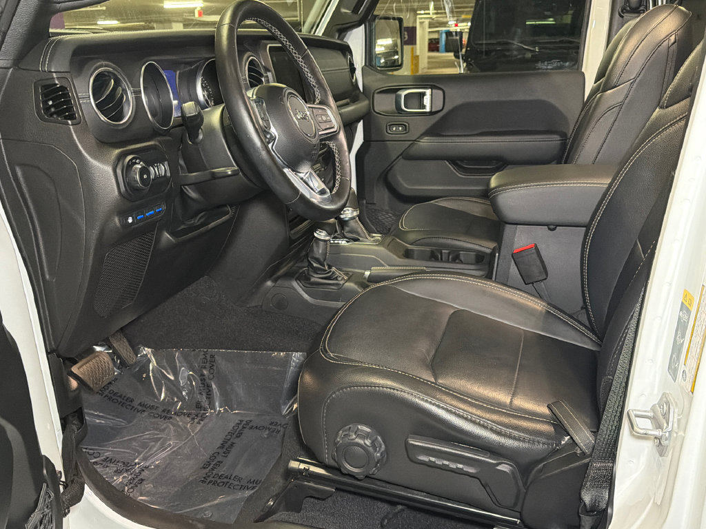 Used 2022 Jeep Wrangler Unlimited Sahara w/ Cold Weather Group AWD/4WD image 19