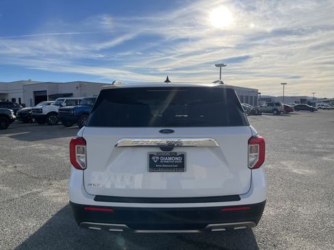 Used 2021 Ford Explorer XLT w/ Equipment Group 202A image 4