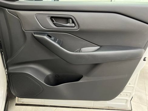 Used 2024 Nissan Rogue S FWD image 30